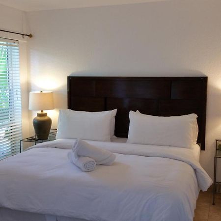 The Cabanas Guesthouse & Spa - Gay Resort Catering To Gay Men Oakland Park Habitación foto